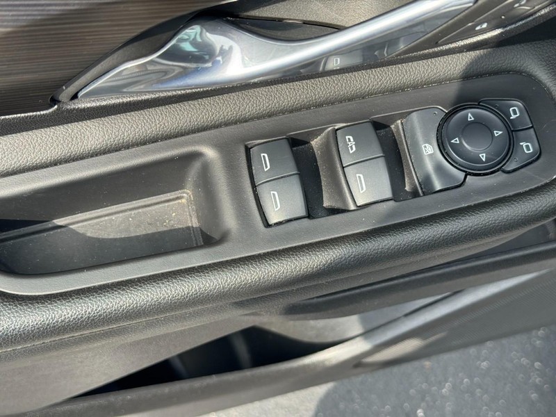 GMC Terrain Vehicle Full-screen Gallery Image 17