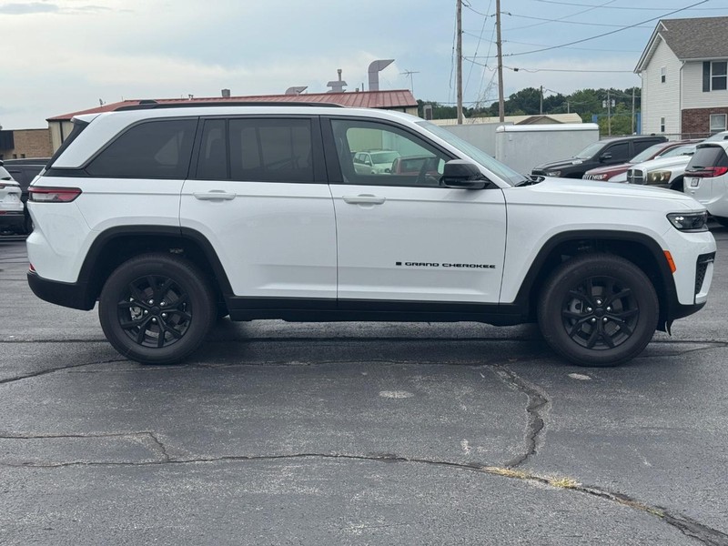 Jeep Grand Cherokee Vehicle Full-screen Gallery Image 2