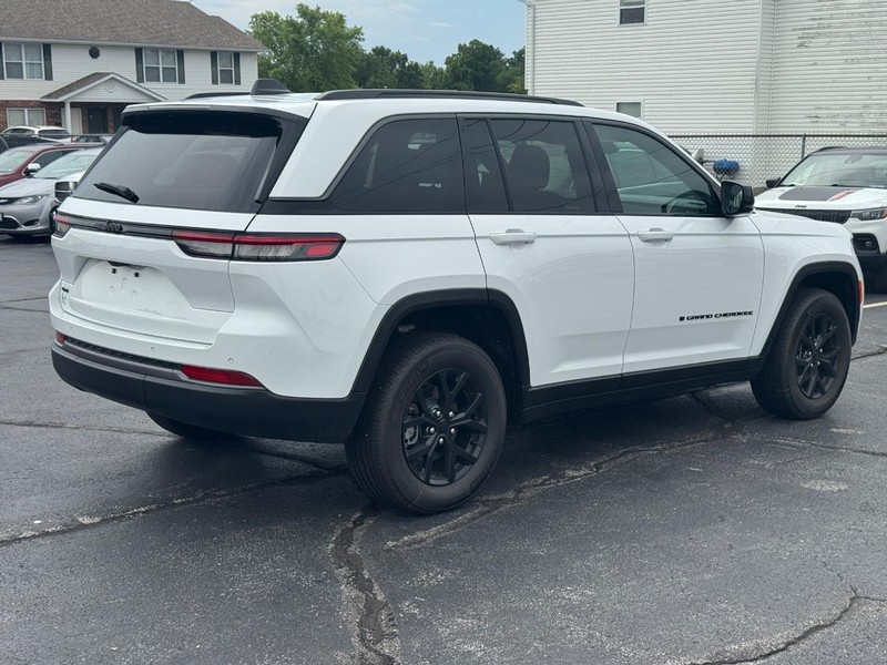 Jeep Grand Cherokee Vehicle Full-screen Gallery Image 3