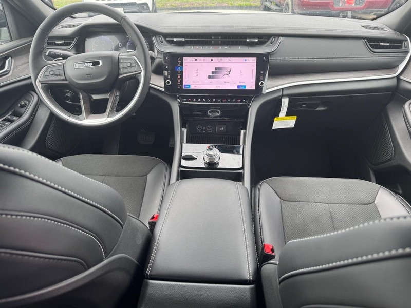 Jeep Grand Cherokee Vehicle Full-screen Gallery Image 6