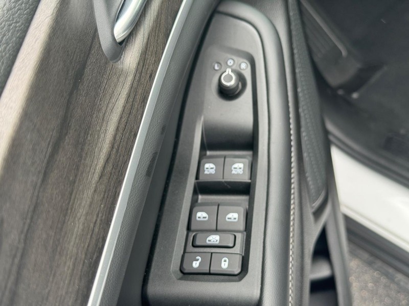 Jeep Grand Cherokee Vehicle Full-screen Gallery Image 10