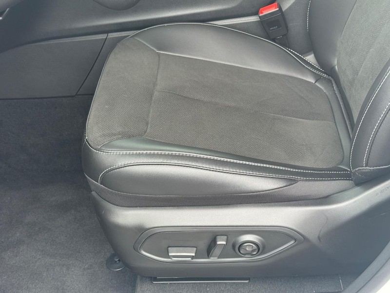 Jeep Grand Cherokee Vehicle Full-screen Gallery Image 11