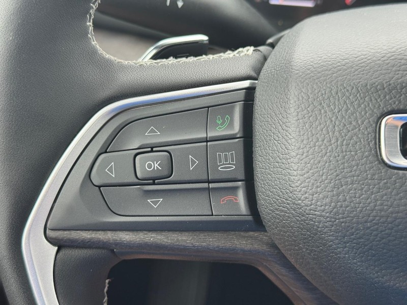 Jeep Grand Cherokee Vehicle Full-screen Gallery Image 12