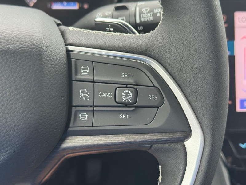 Jeep Grand Cherokee Vehicle Full-screen Gallery Image 13
