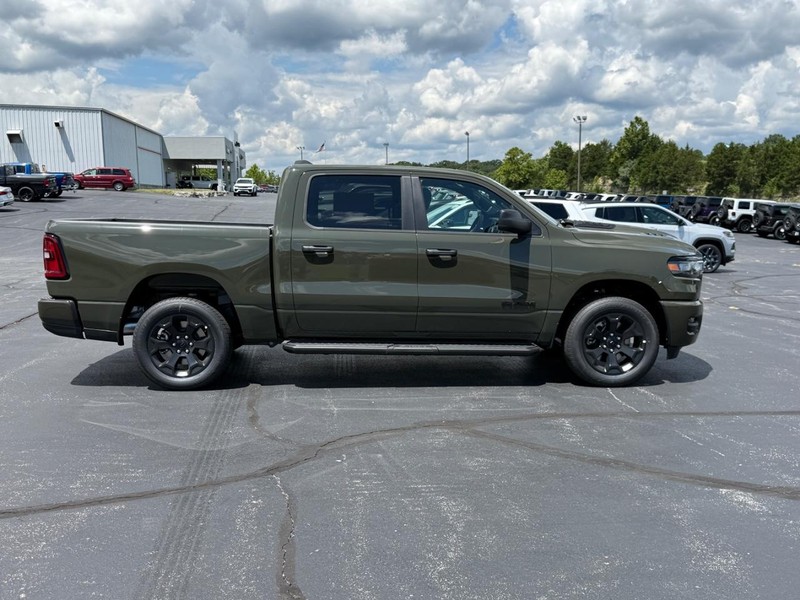 Ram 1500 Vehicle Full-screen Gallery Image 2