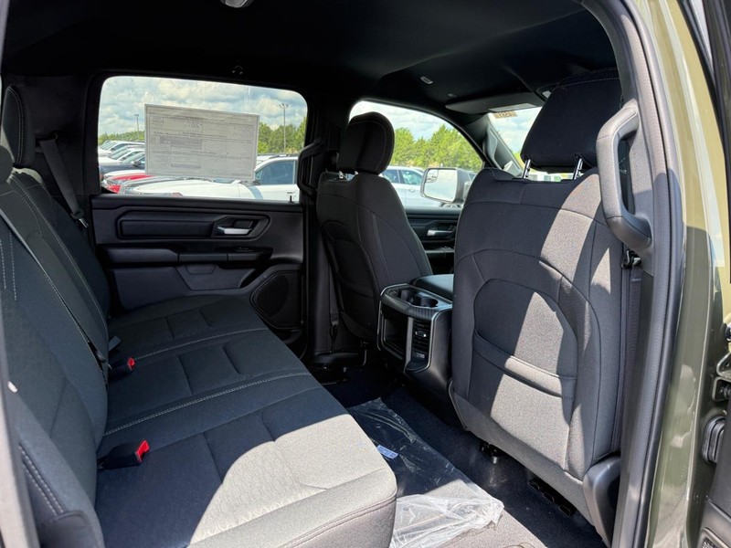 Ram 1500 Vehicle Full-screen Gallery Image 5