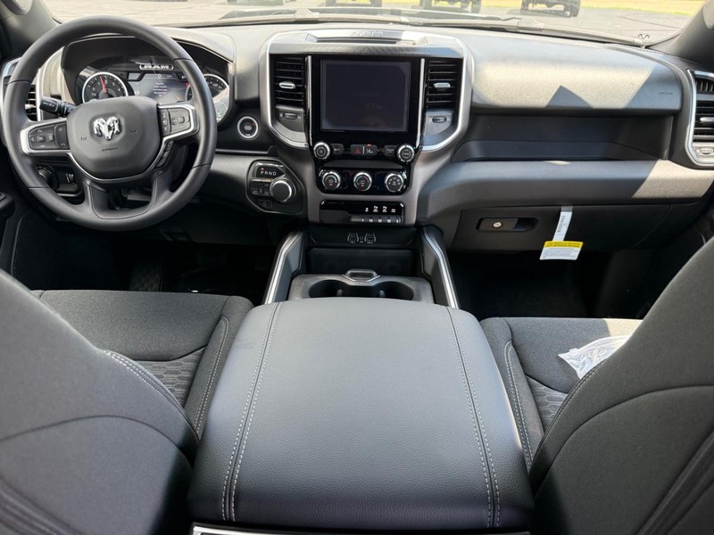 Ram 1500 Vehicle Full-screen Gallery Image 6