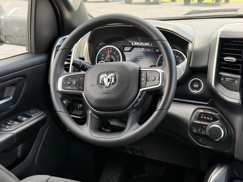 Ram 1500 Vehicle Full-screen Gallery Image 7