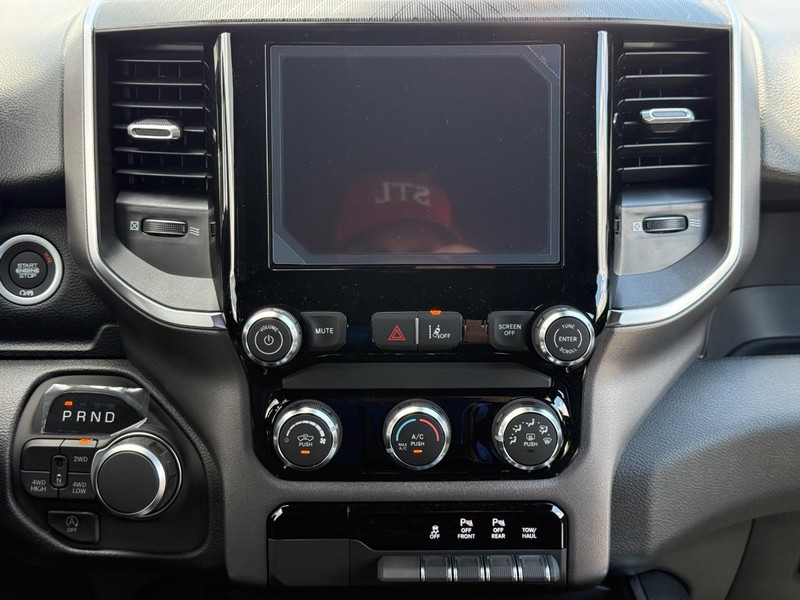 Ram 1500 Vehicle Full-screen Gallery Image 8