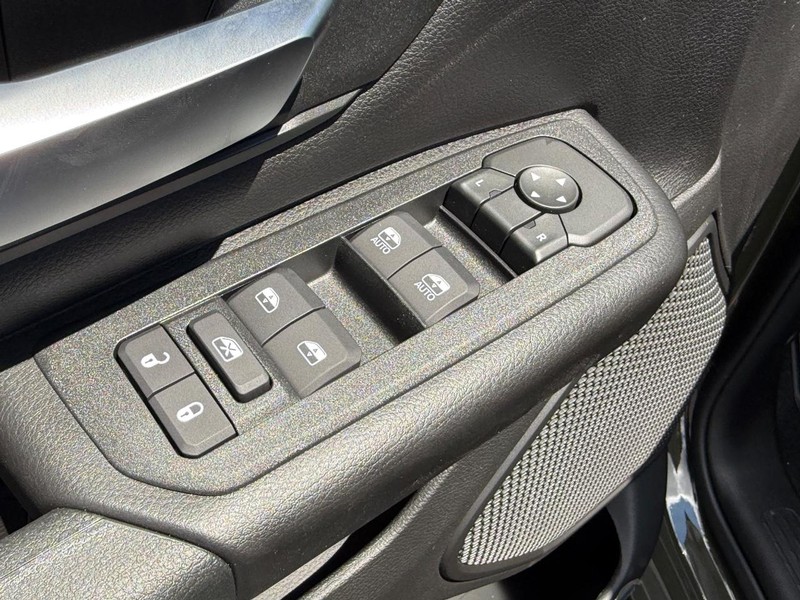 Ram 1500 Vehicle Full-screen Gallery Image 9