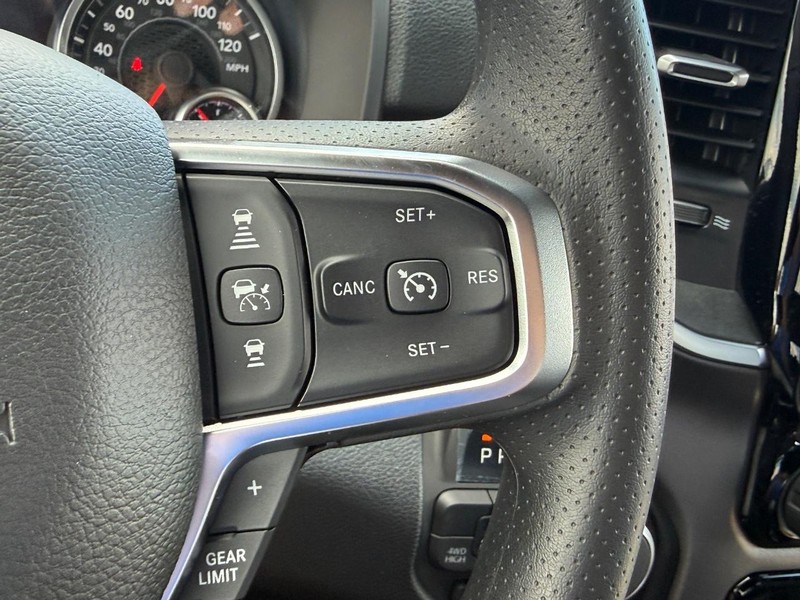 Ram 1500 Vehicle Full-screen Gallery Image 12