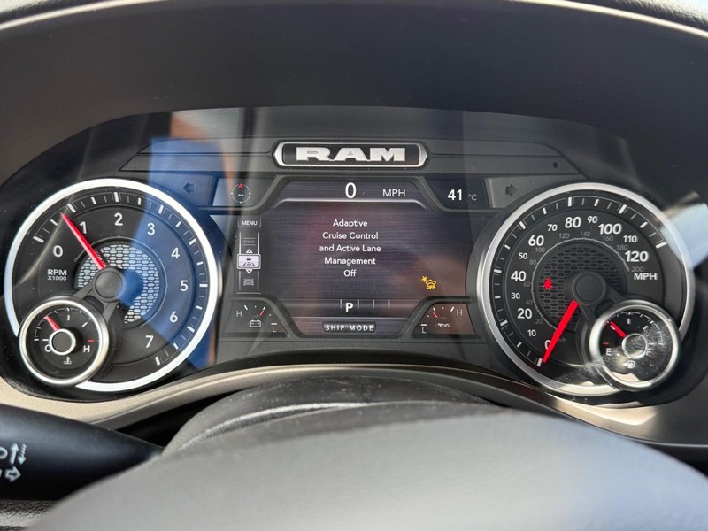 Ram 1500 Vehicle Full-screen Gallery Image 13
