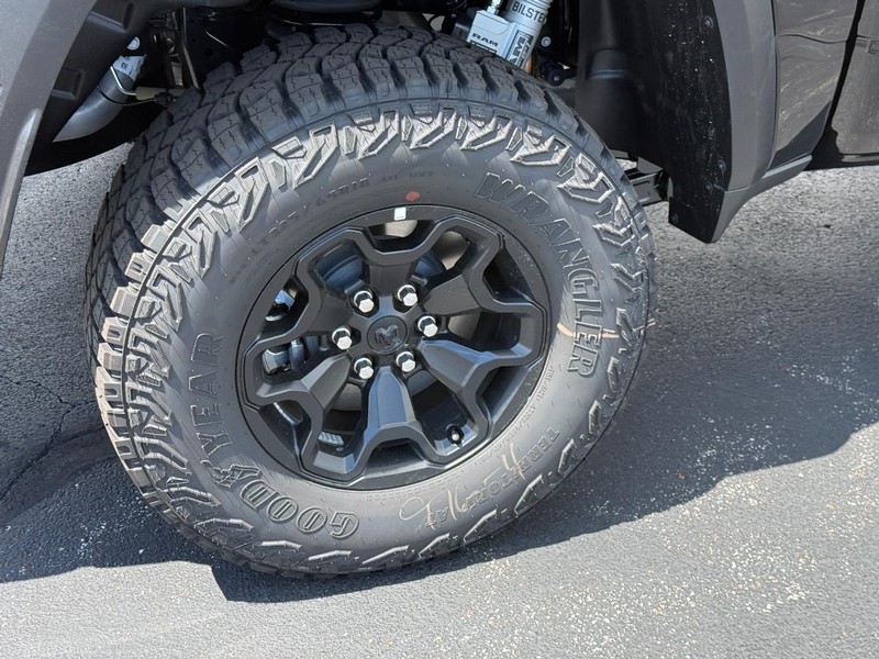 Ram 1500 Vehicle Full-screen Gallery Image 5