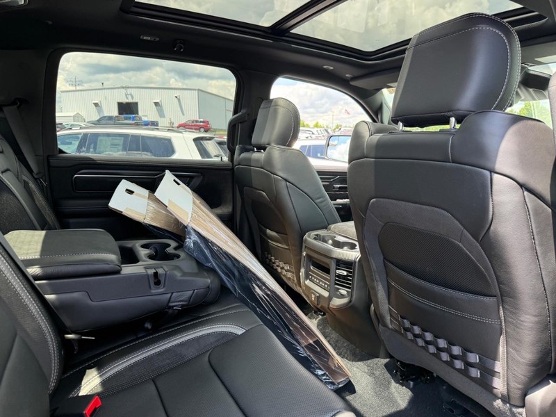 Ram 1500 Vehicle Full-screen Gallery Image 7