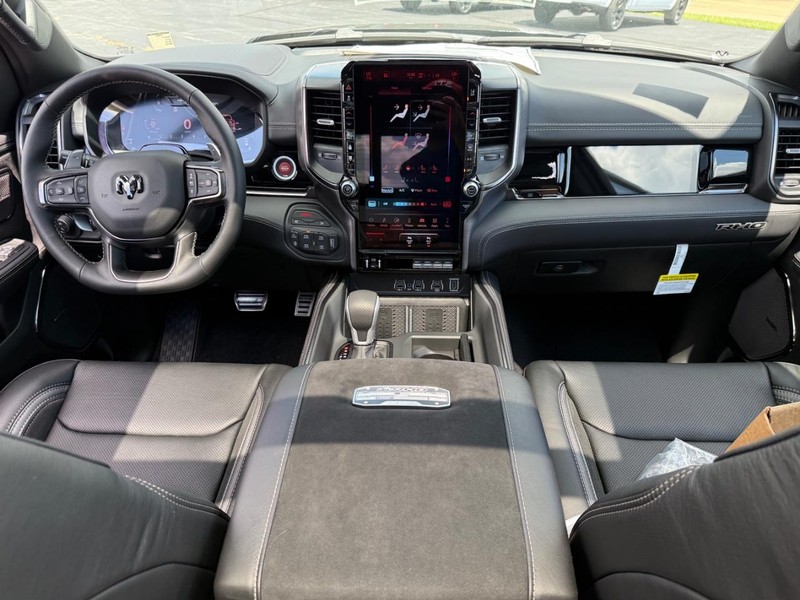 Ram 1500 Vehicle Full-screen Gallery Image 9
