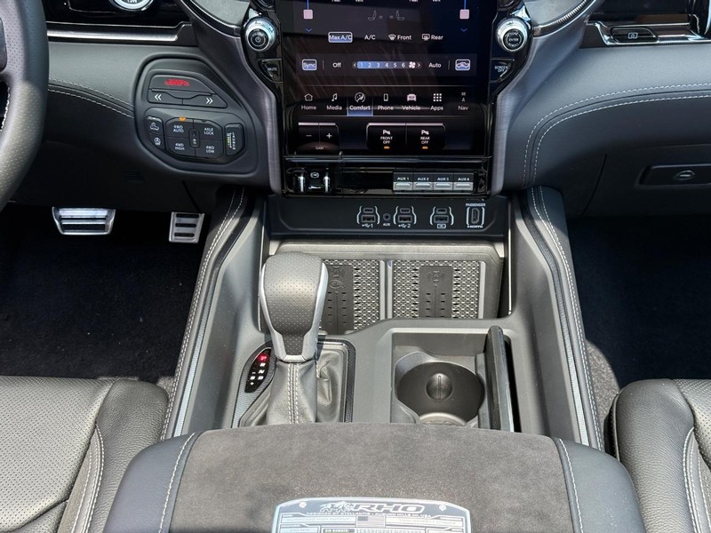 Ram 1500 Vehicle Full-screen Gallery Image 12