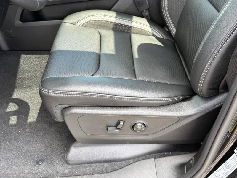 Ram 1500 Vehicle Full-screen Gallery Image 15