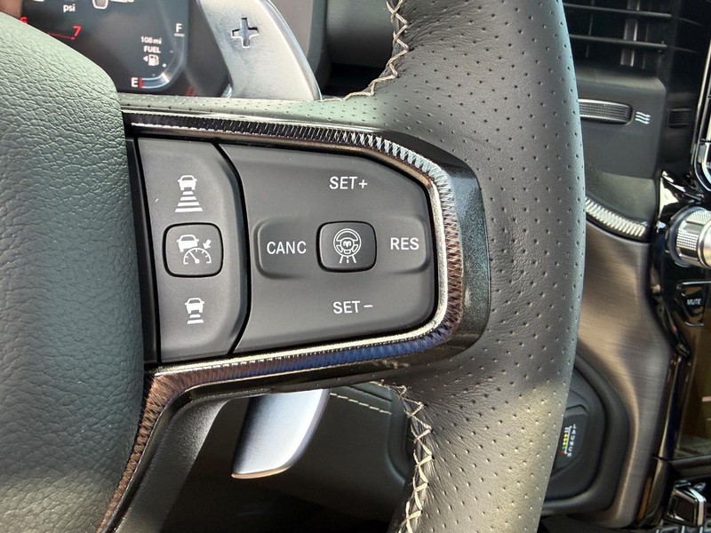 Ram 1500 Vehicle Full-screen Gallery Image 18