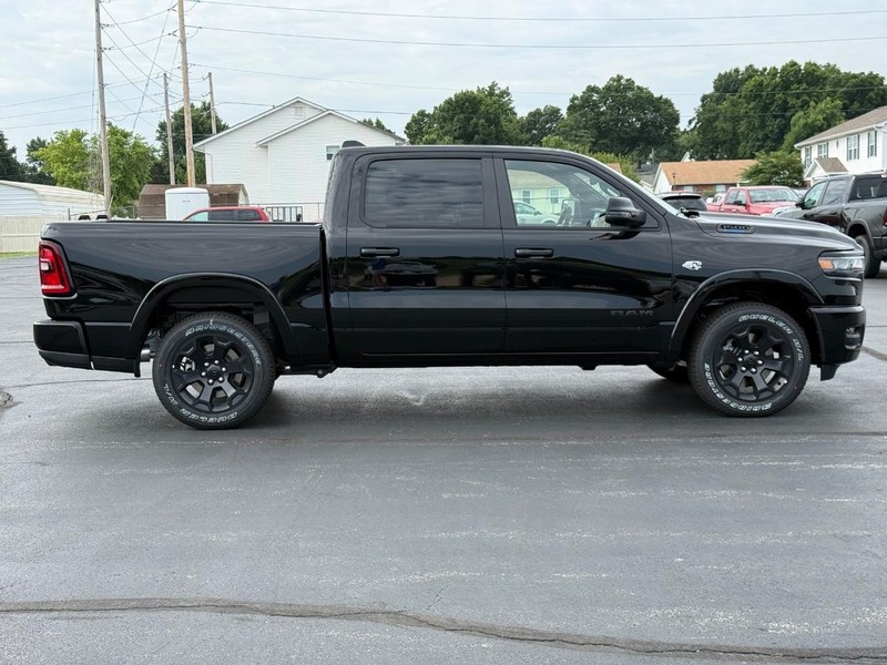 Ram 1500 Vehicle Full-screen Gallery Image 2