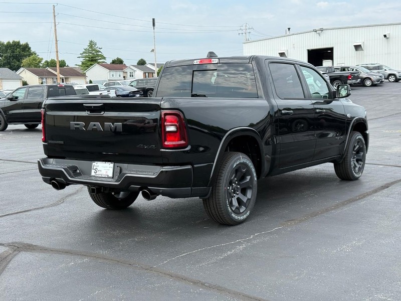 Ram 1500 Vehicle Full-screen Gallery Image 3