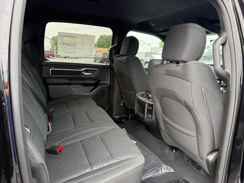Ram 1500 Vehicle Full-screen Gallery Image 5