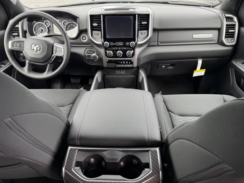 Ram 1500 Vehicle Full-screen Gallery Image 6