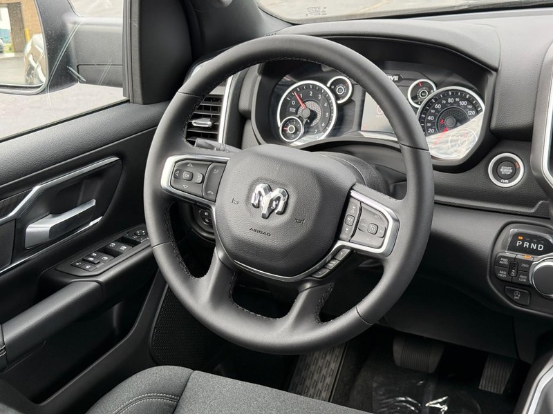 Ram 1500 Vehicle Full-screen Gallery Image 7