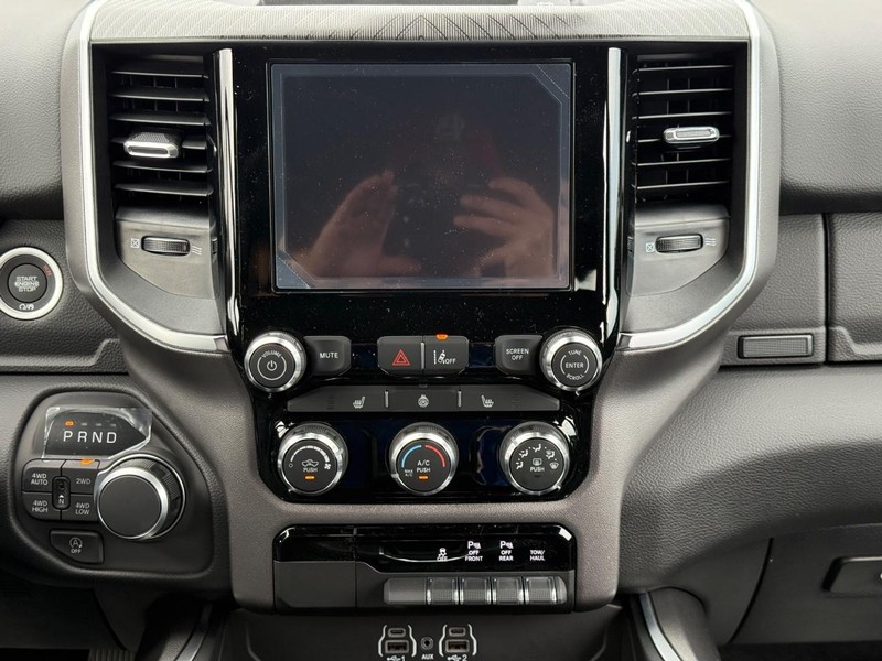 Ram 1500 Vehicle Full-screen Gallery Image 8