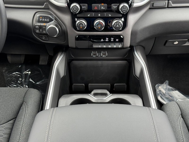 Ram 1500 Vehicle Full-screen Gallery Image 9