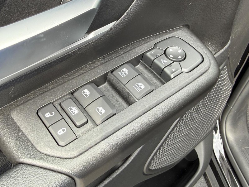 Ram 1500 Vehicle Full-screen Gallery Image 10