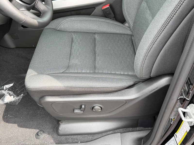 Ram 1500 Vehicle Full-screen Gallery Image 11