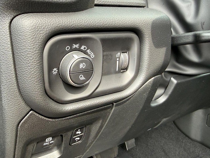 Ram 1500 Vehicle Full-screen Gallery Image 12
