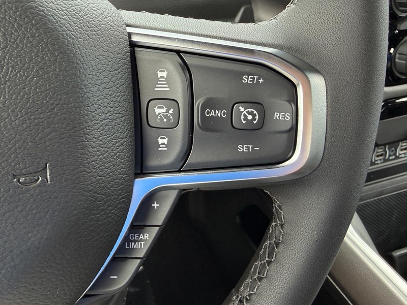 Ram 1500 Vehicle Full-screen Gallery Image 14