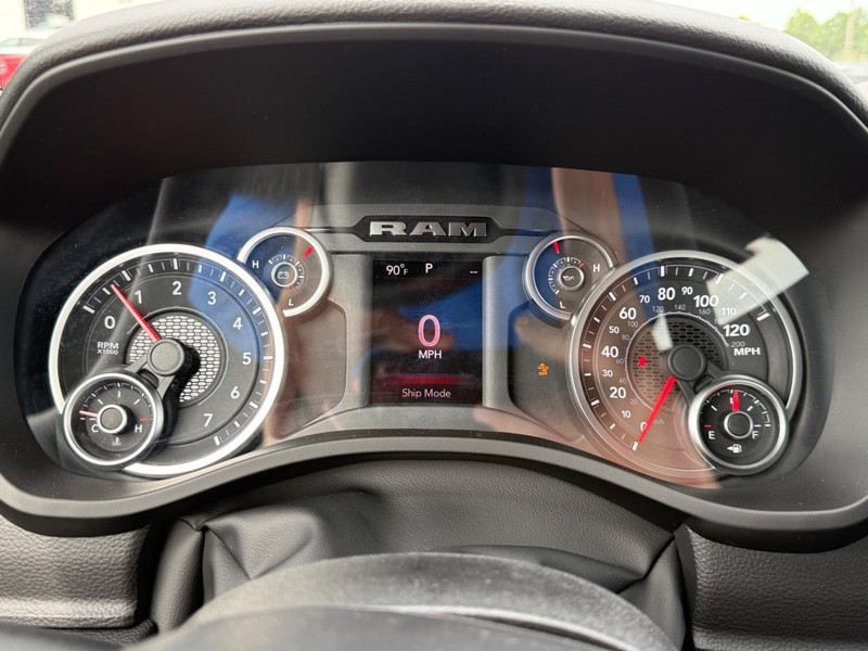 Ram 1500 Vehicle Full-screen Gallery Image 15