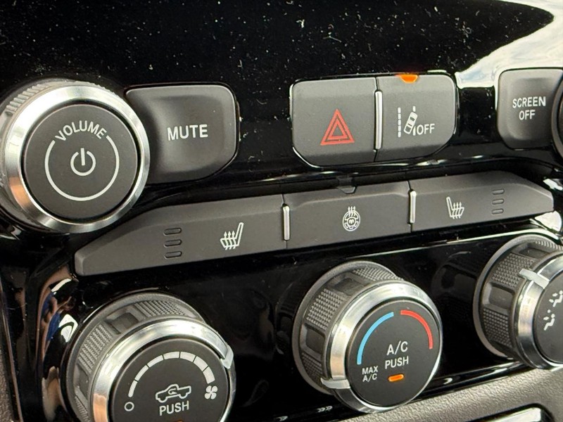 Ram 1500 Vehicle Full-screen Gallery Image 16