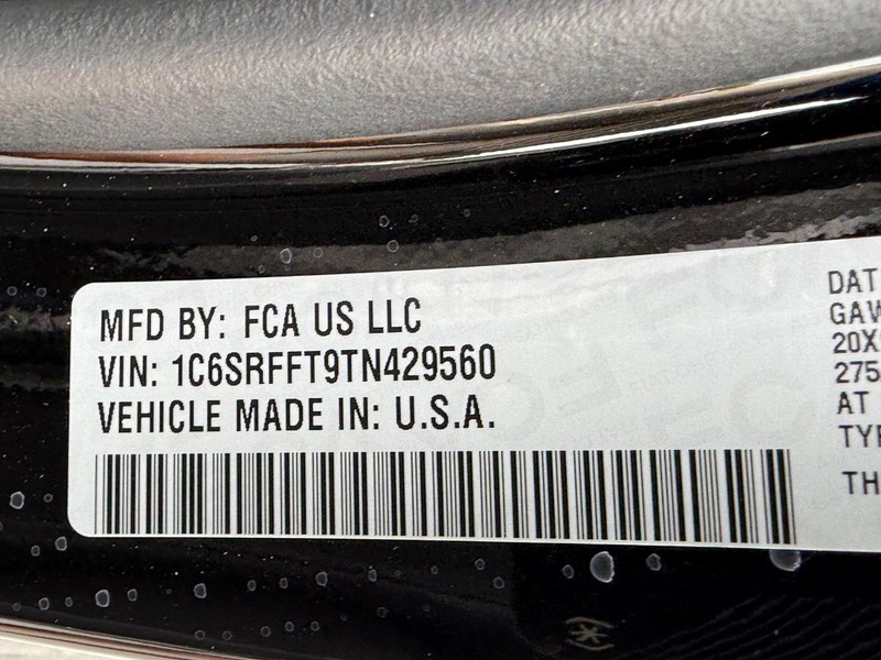 Ram 1500 Vehicle Full-screen Gallery Image 17