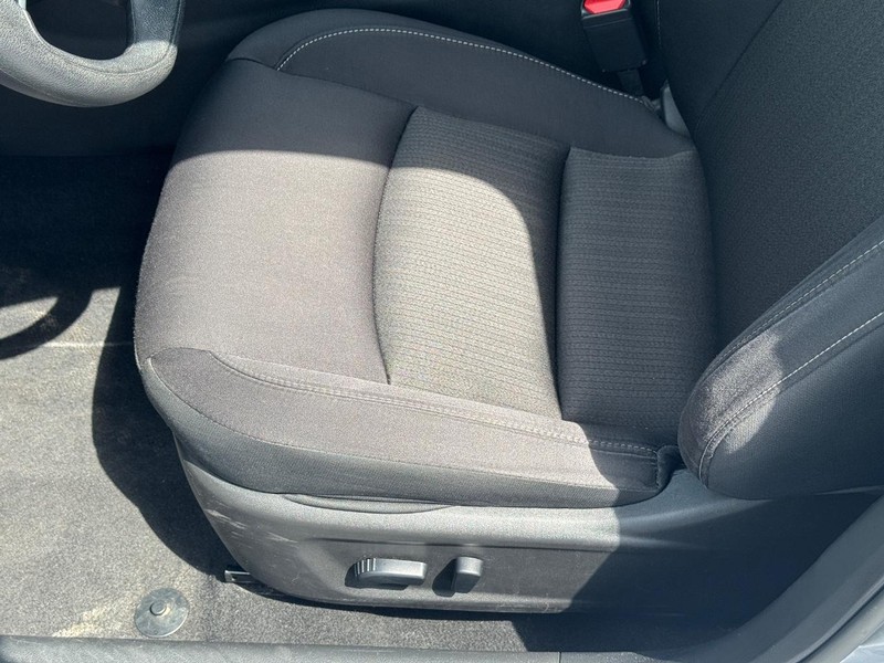 Nissan Altima Vehicle Full-screen Gallery Image 18