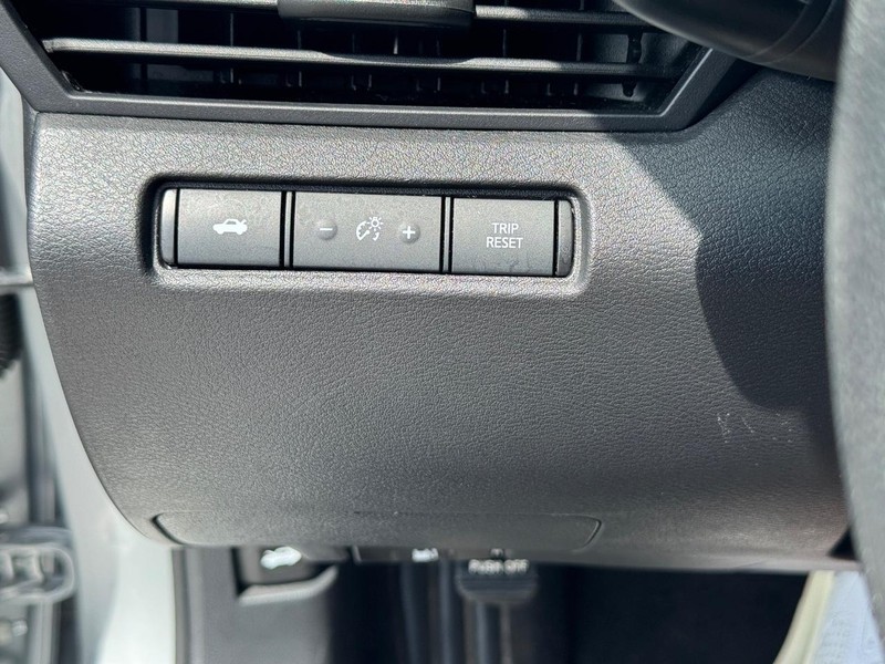 Nissan Altima Vehicle Full-screen Gallery Image 19
