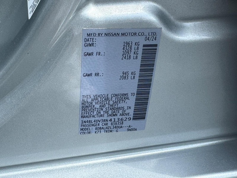 Nissan Altima Vehicle Full-screen Gallery Image 25