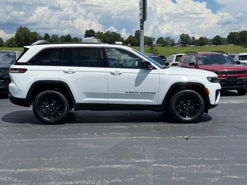 Jeep Grand Cherokee Vehicle Full-screen Gallery Image 2