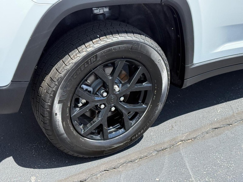 Jeep Grand Cherokee Vehicle Full-screen Gallery Image 4
