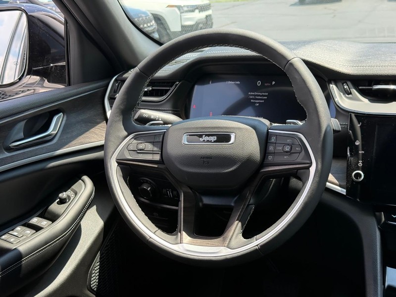 Jeep Grand Cherokee Vehicle Full-screen Gallery Image 7