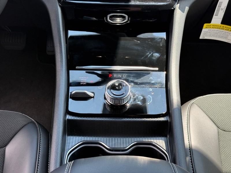 Jeep Grand Cherokee Vehicle Full-screen Gallery Image 9
