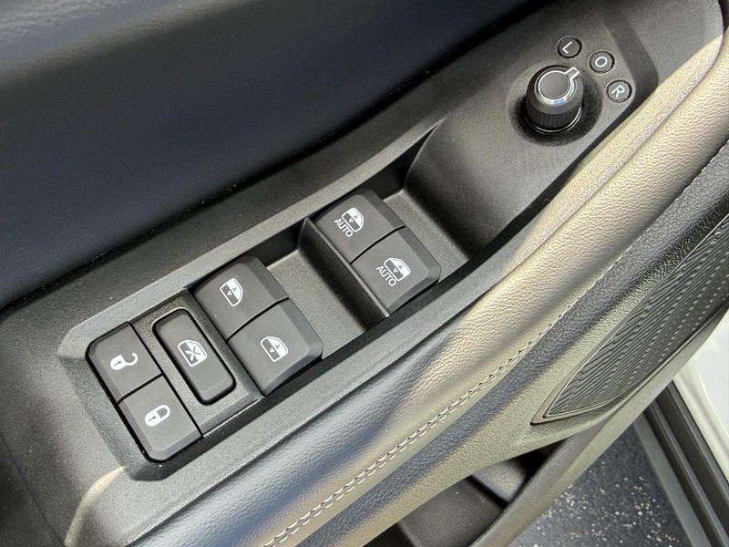 Jeep Grand Cherokee Vehicle Full-screen Gallery Image 10