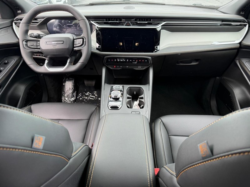 Jeep Cherokee Vehicle Full-screen Gallery Image 7