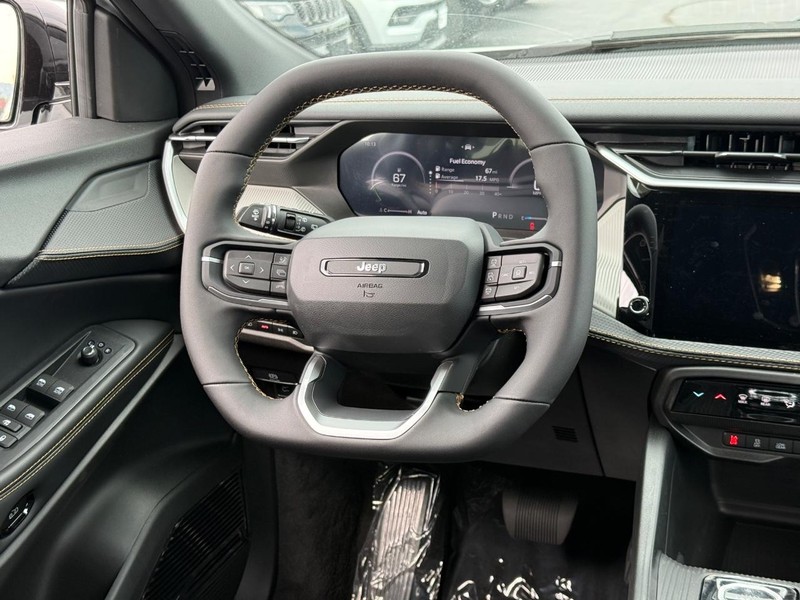 Jeep Cherokee Vehicle Full-screen Gallery Image 8