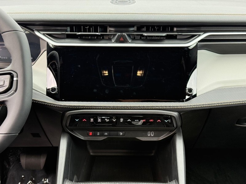 Jeep Cherokee Vehicle Full-screen Gallery Image 9