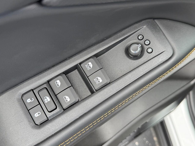 Jeep Cherokee Vehicle Full-screen Gallery Image 11