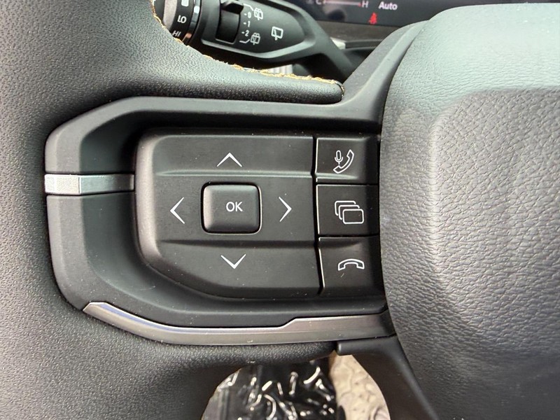 Jeep Cherokee Vehicle Full-screen Gallery Image 13