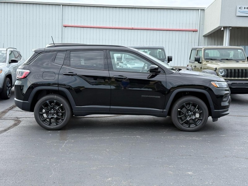 Jeep Compass Vehicle Full-screen Gallery Image 2